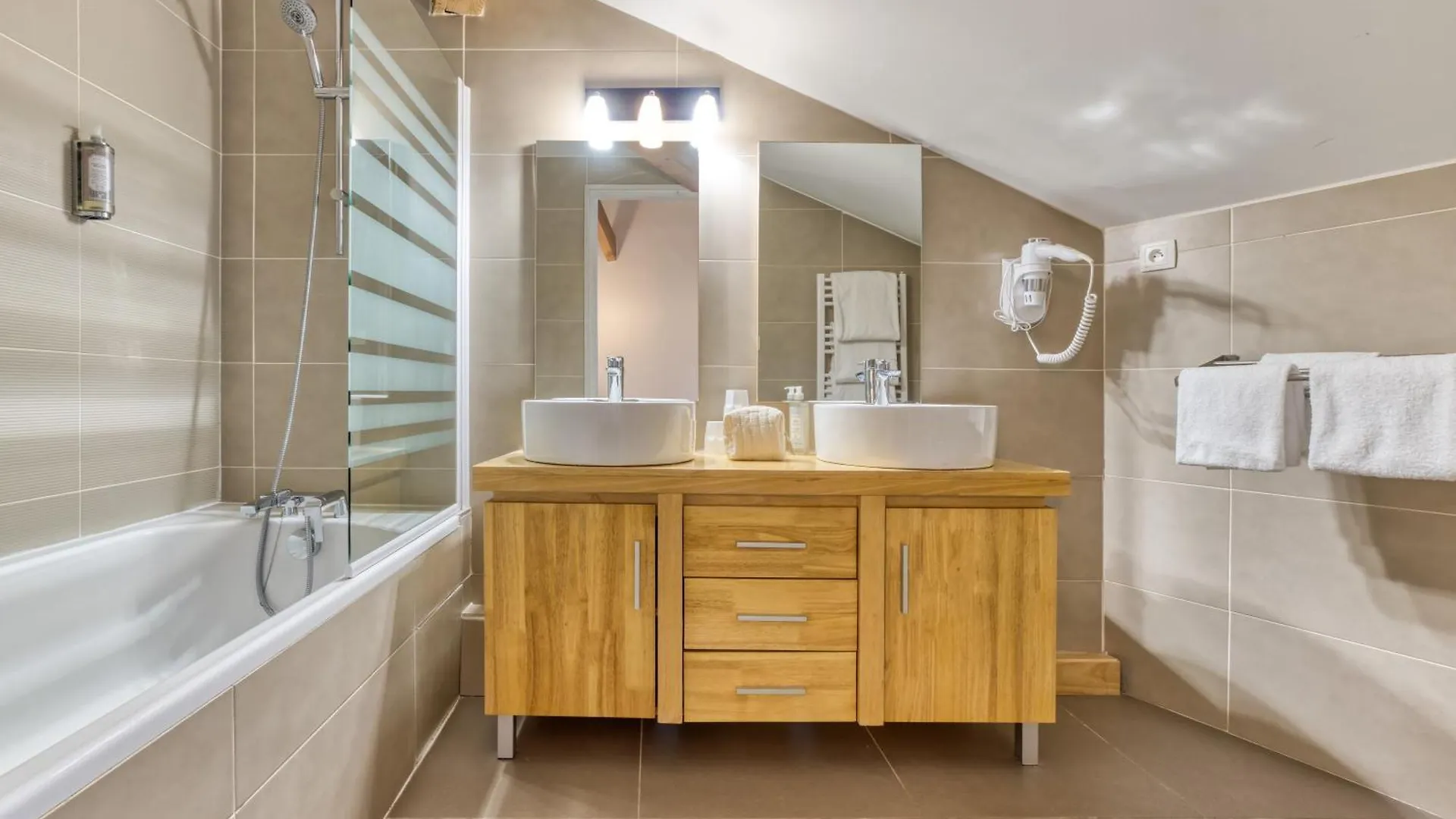 Hotel Lyret شامونكس